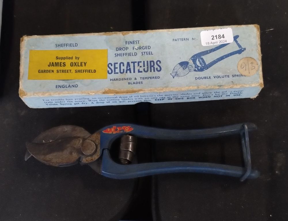 Lot 261: Boxed vintage Secateurs