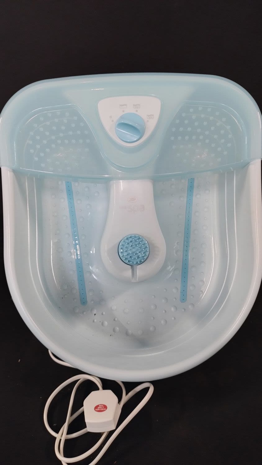 Lot 274: Boots The Spa Foot Spa Bubbles & Vibrates...
