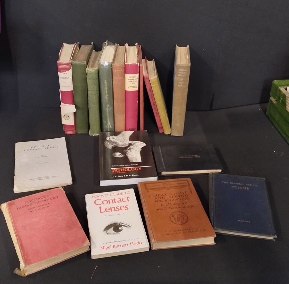 Lot 281: Quantity of medical books, optical workshop principles, lung...