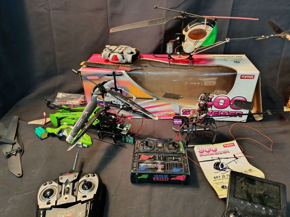 Lot 302: SYMA 300 Schweizer RC Remote Control Helicopter part...