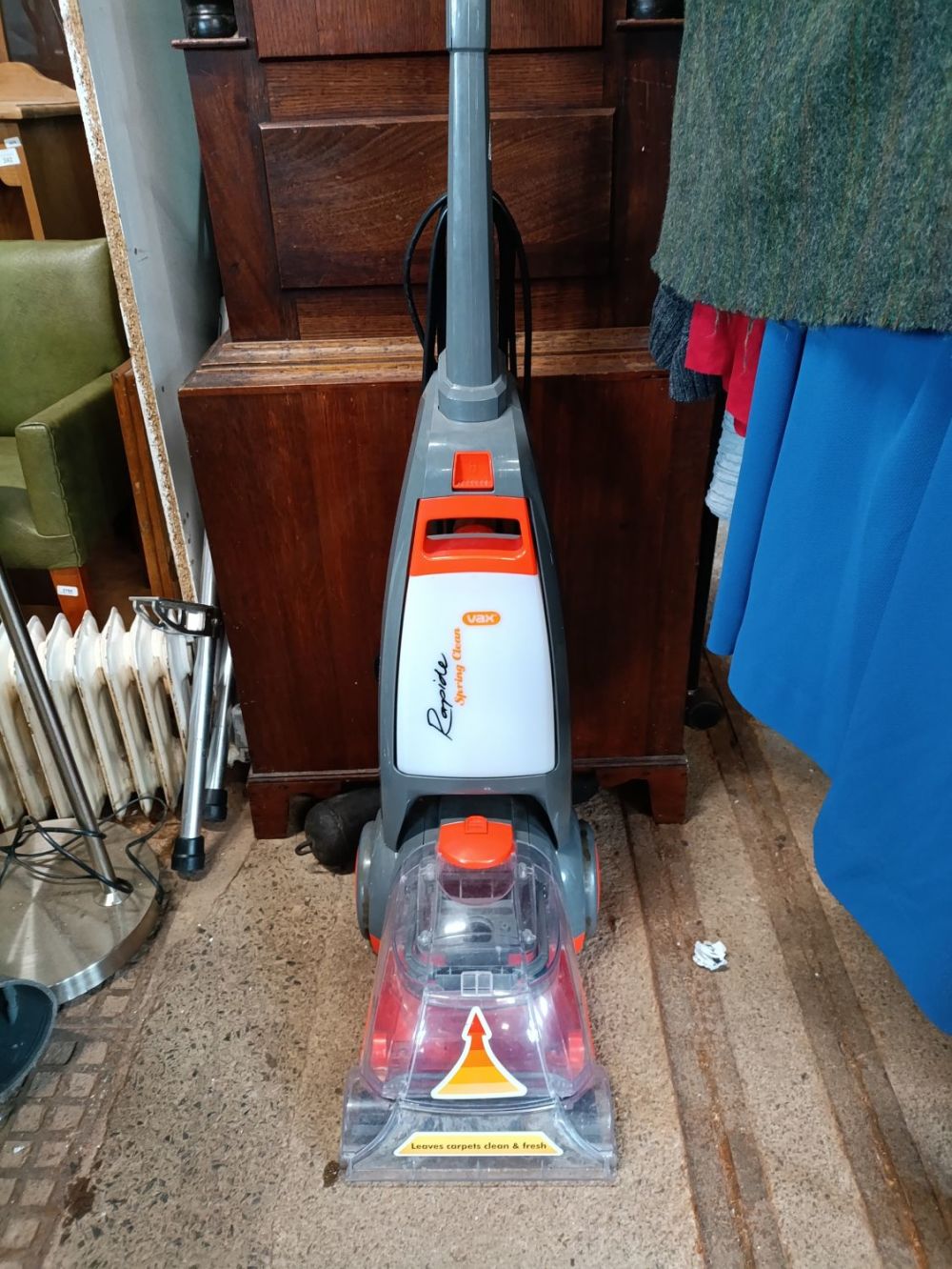 Lot 308: VAX Rapide Spring Clean W91-RS-B-A Carpet Cleaner tested...