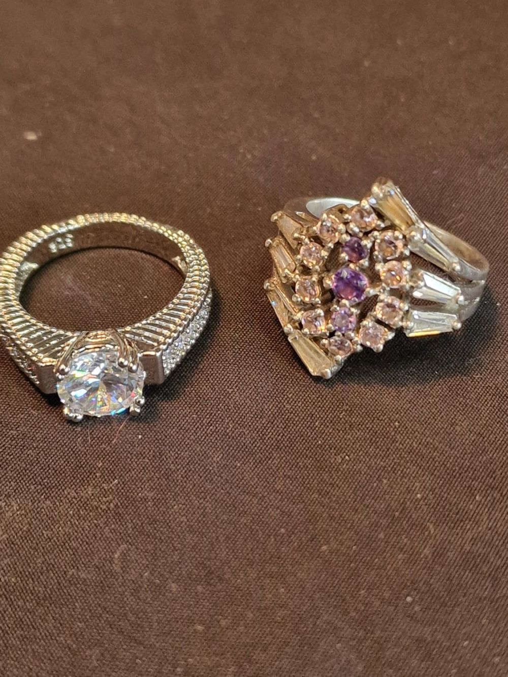 Lot 333: Two silver rings, a solitaire with stones to...