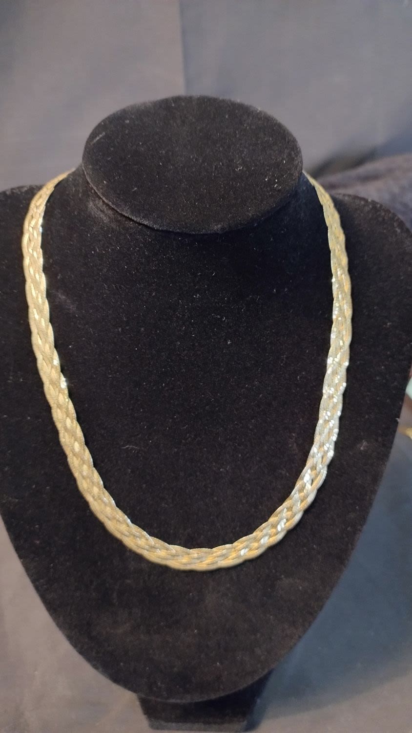 Lot 346: 925 stamped Silver herringbone necklace