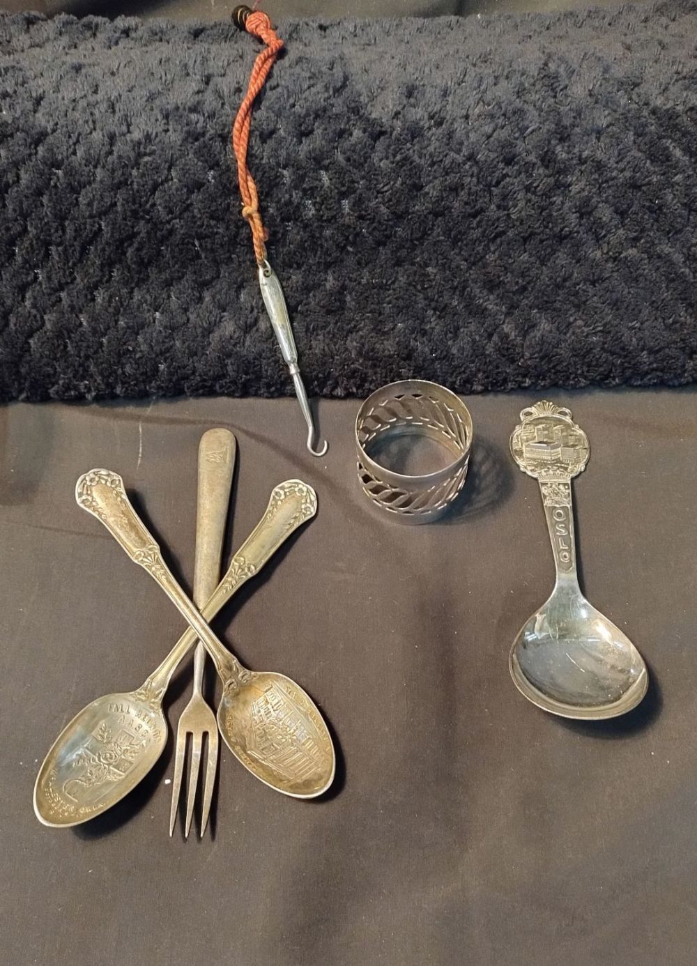 Lot 354: Collection of white metal items, button hook, spoons,...