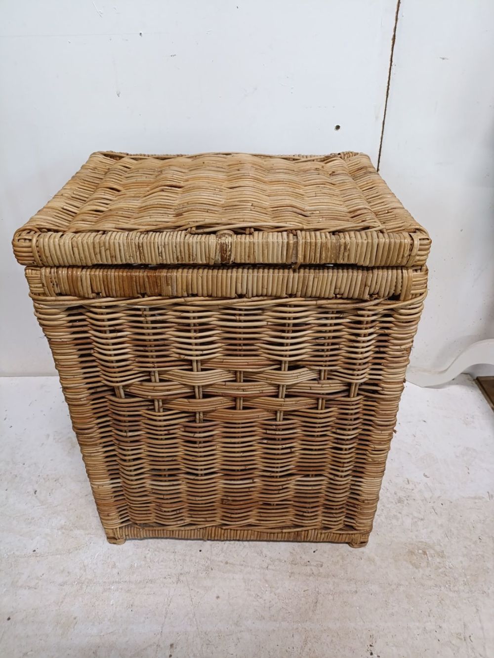 Lot 387: Large wicker storage basket with hinged lid
