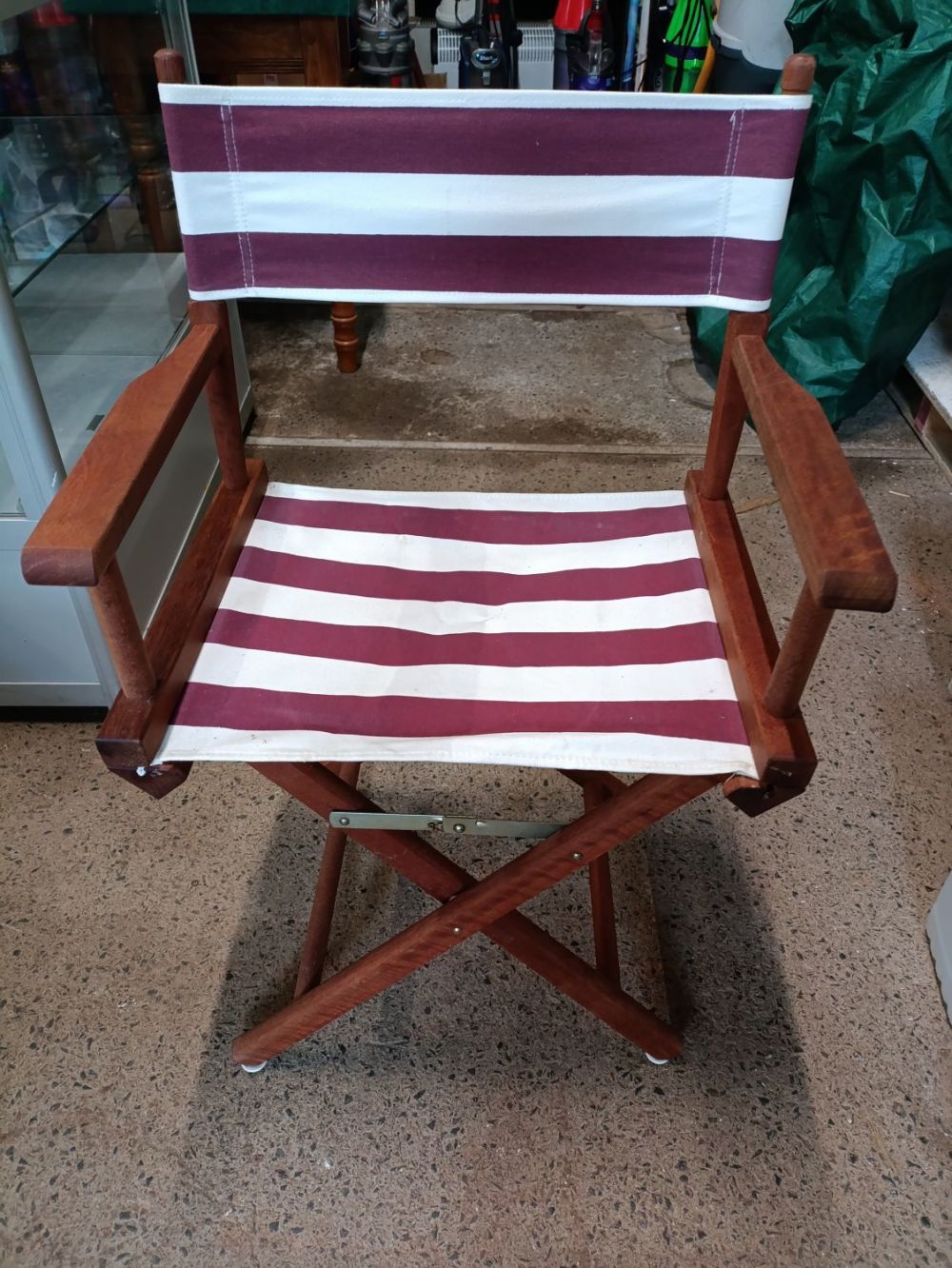 Lot 398: Director style foldable sun chair in very good...