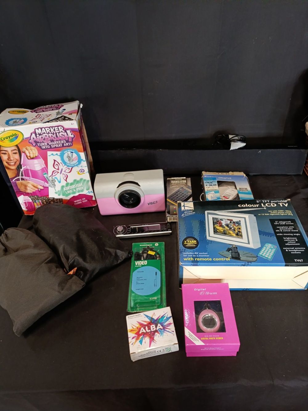 Lot 446: Selection of mostly electronic items including a Goodmans...
