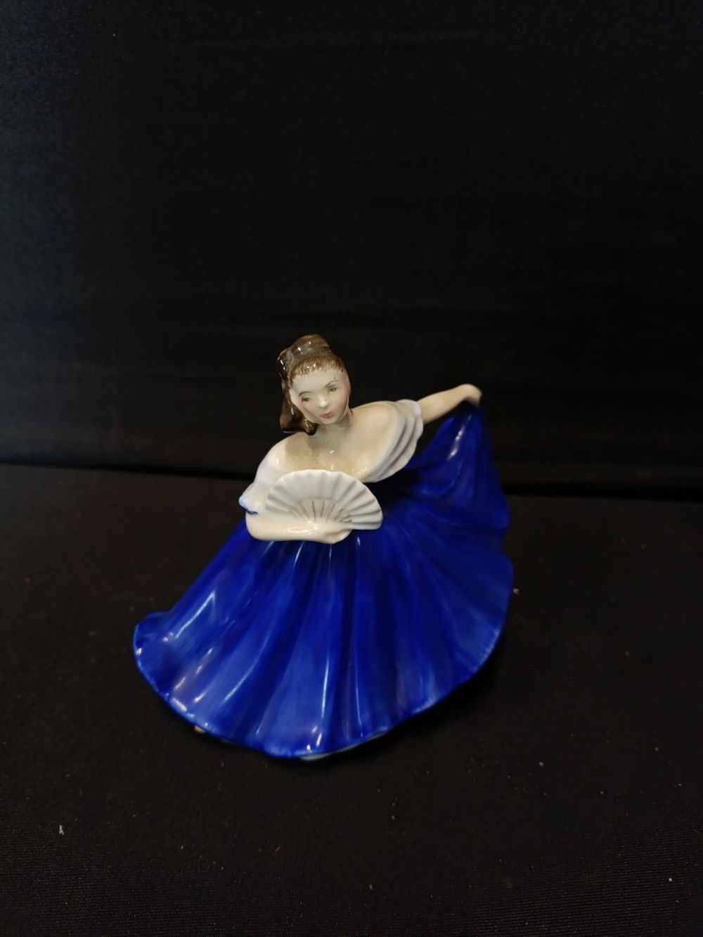 Lot 459: Vintage 1979 Royal Doulton Elaine Figurine HN 3214....