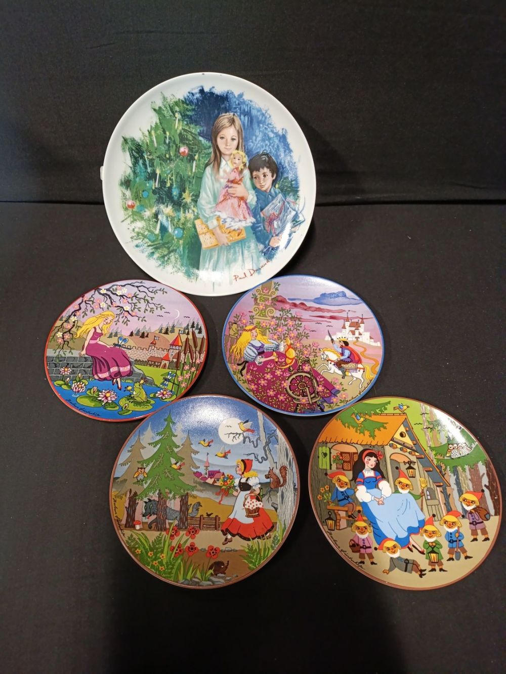 Lot 464: Collection of Disney Princess themed decorative plates by...