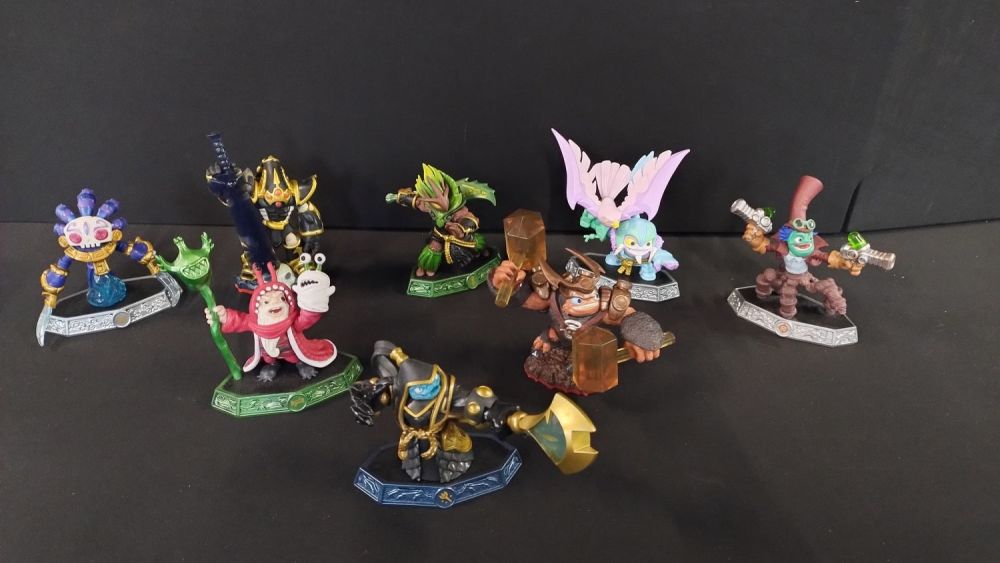 Lot 486: Eight Skylanders figures 2014-16