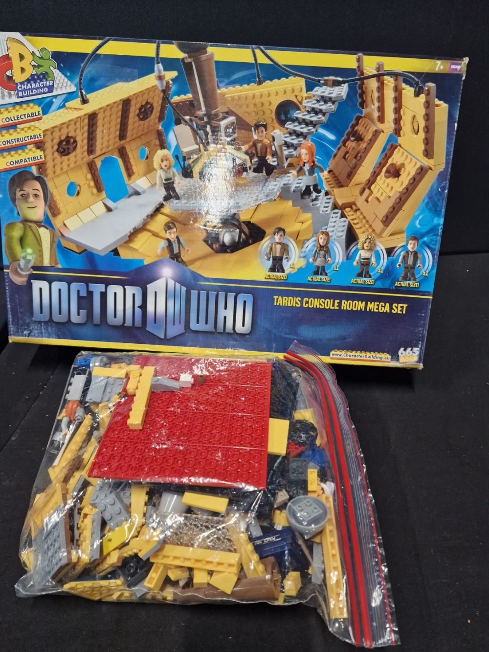 Lot 497: Doctor Who tardis console and mega set