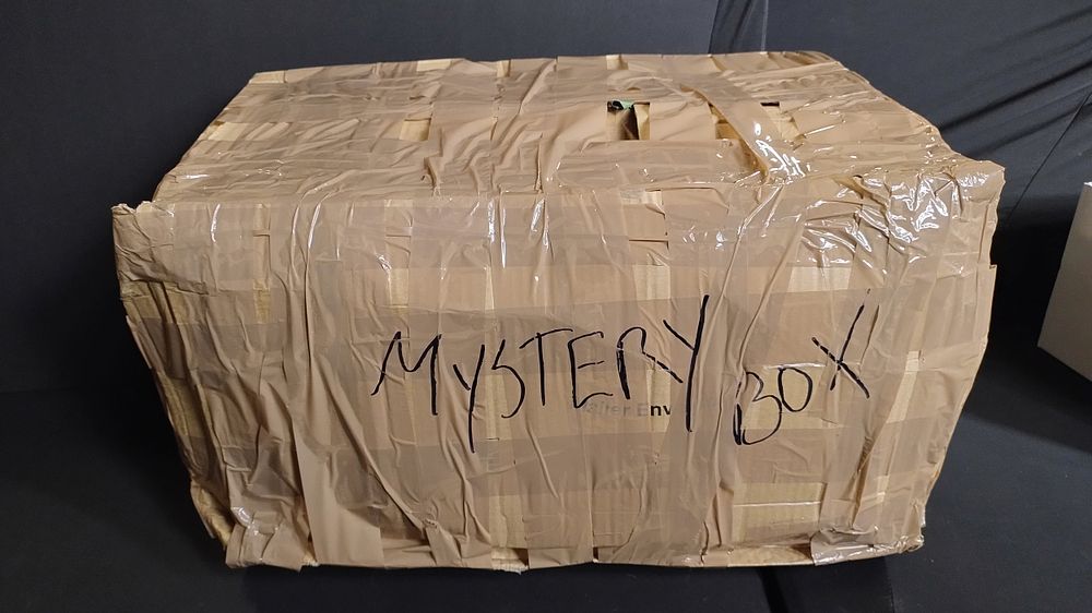 Lot 396: Vendors mystery box