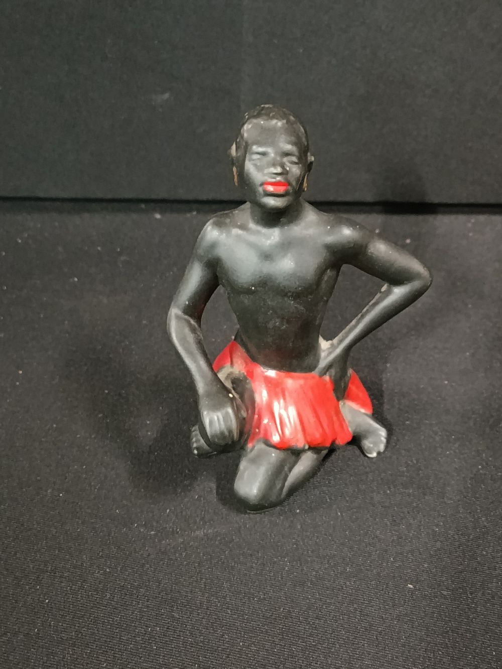 Lot 427: Vintage porcelain Africana figurine