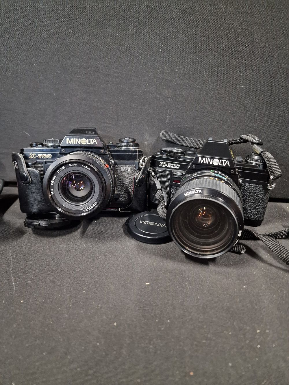 Lot 158: Two MINOLTA slr cameras. X-700 and X-300.