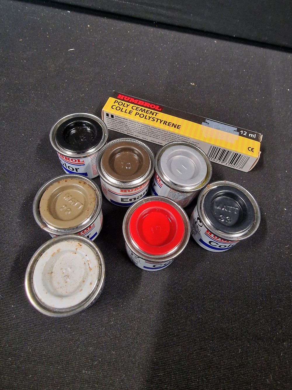 Lot 173: 7 items of HUMBROL. Colour paints , various...