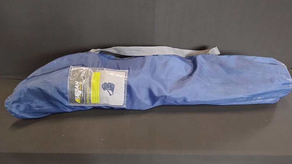 Lot 185: Urban escape folding chair with carry bag