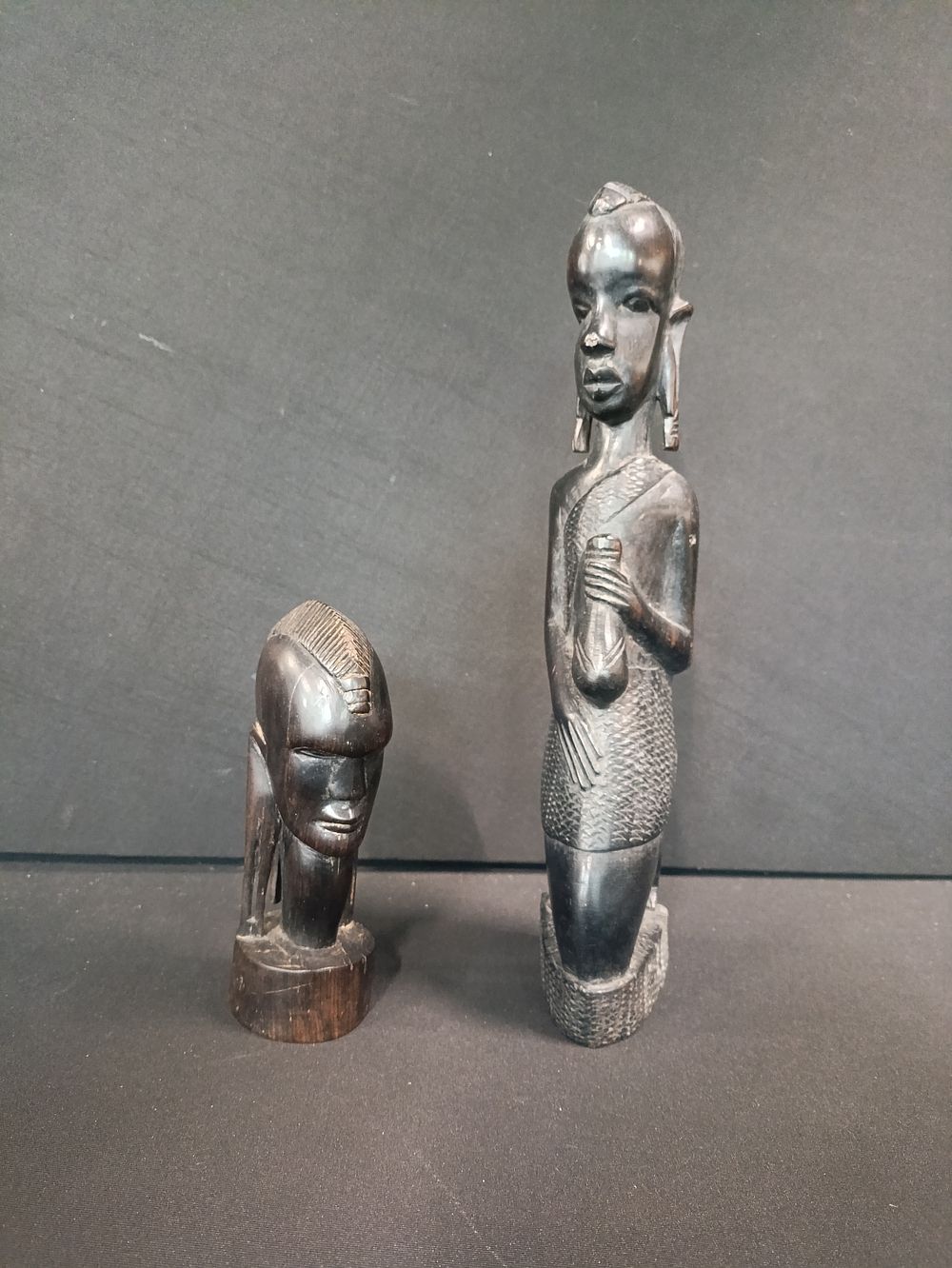 Lot 199: 2 ebony Africana figurines