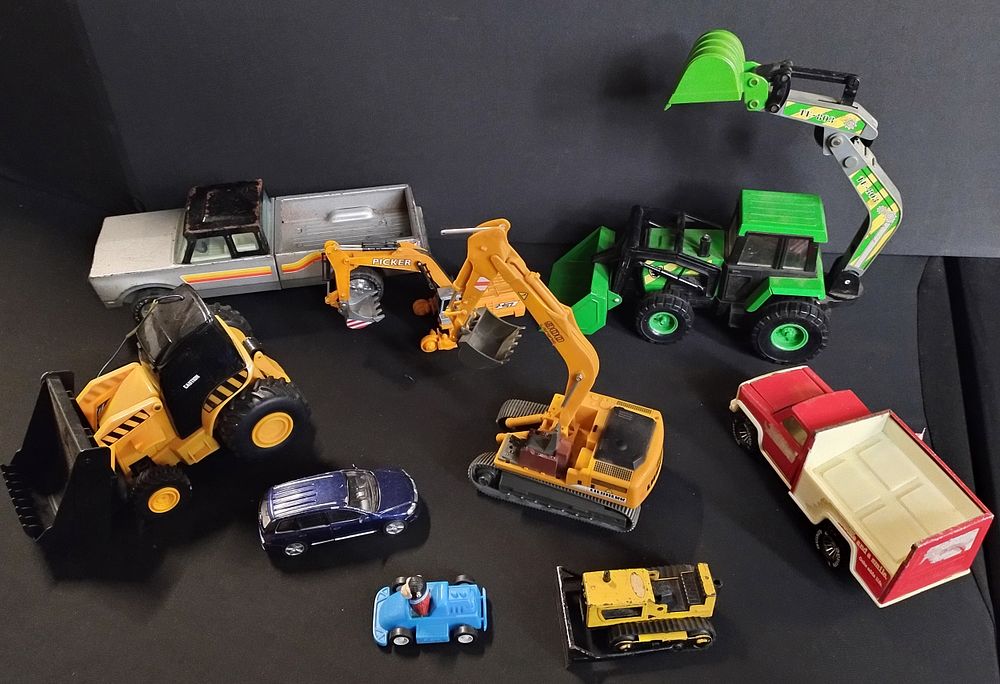 Lot 200: Various vintage cars, trucks, construction vehicles