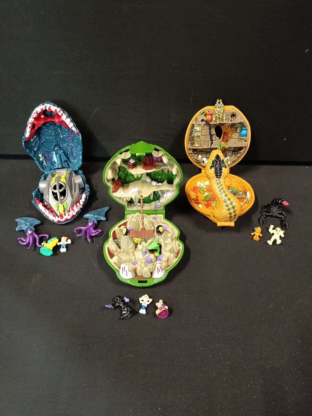 Lot 203: 3 vintage complete might max toy sets