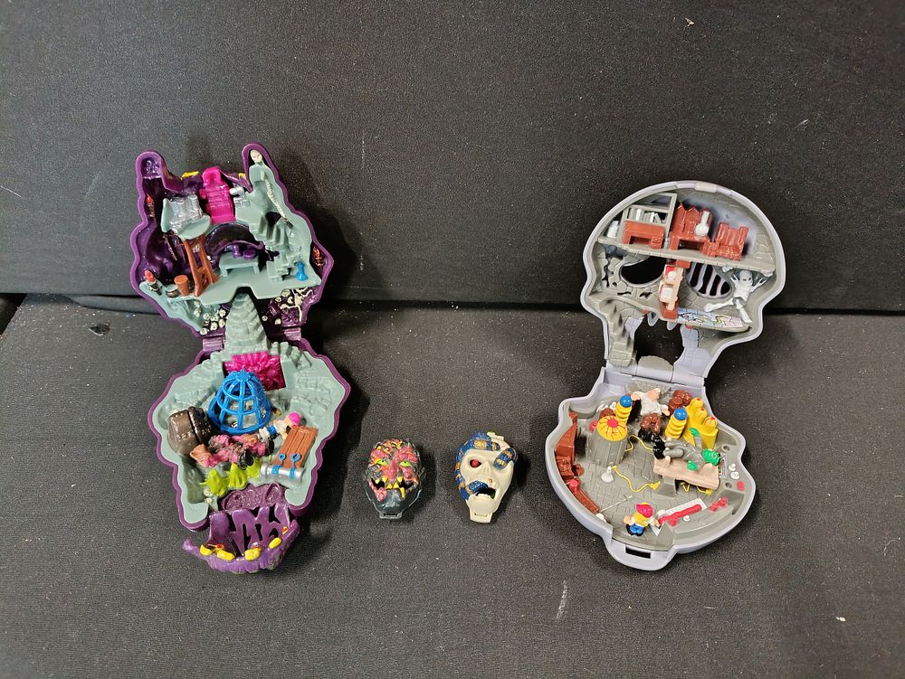 Lot 211: 2 vintage complete might max toy sets plus...