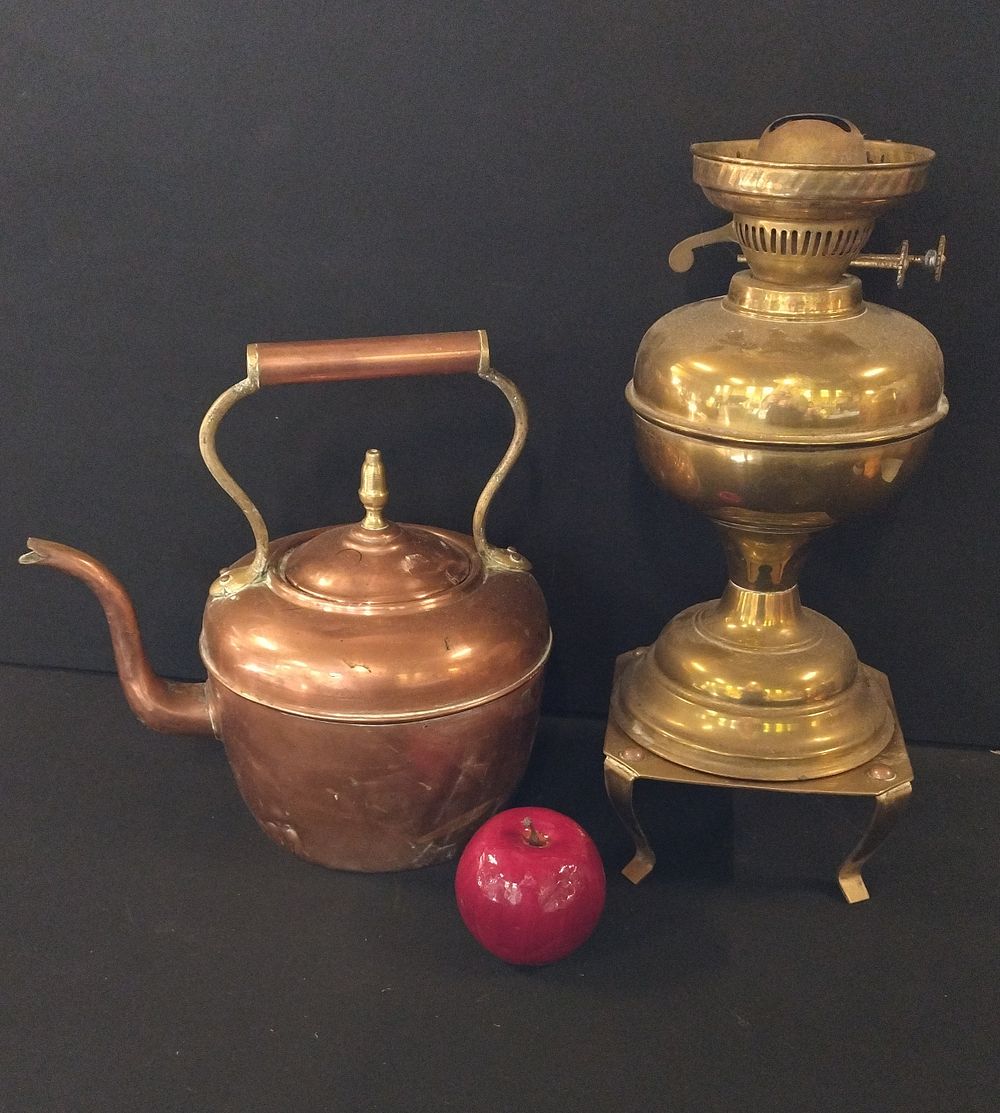 Lot 254: Copper kettle, brass paraffin lamp on stand