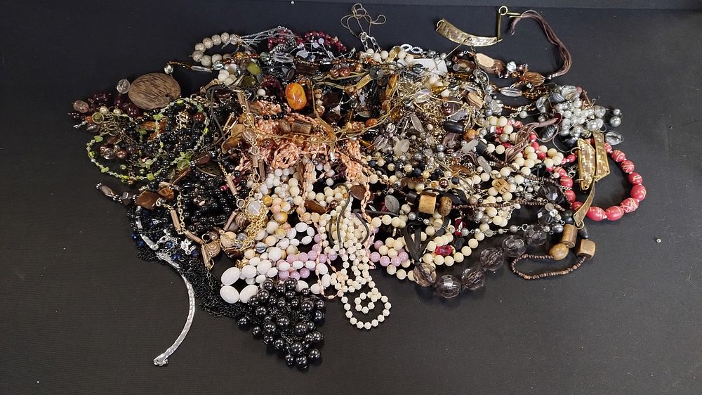 Lot 263: Bag of costume jewellery , chains pendants and...