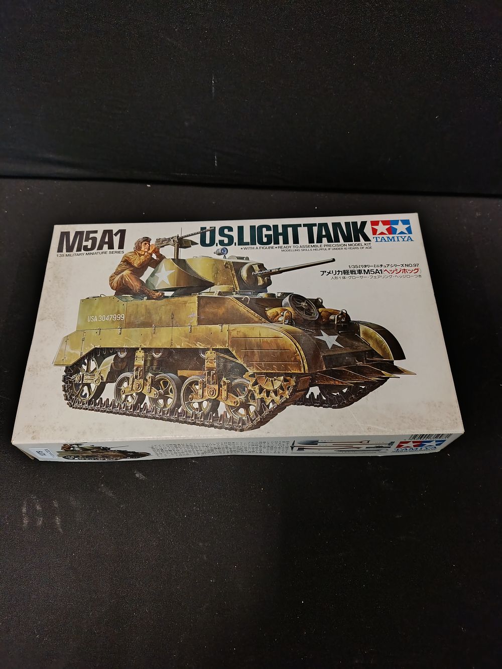 Lot 266: Tamiya model kit U.S. Light Tank M5A1 1/35...