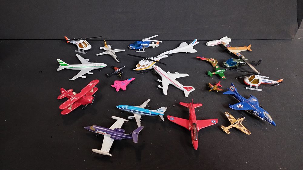 Lot 272: Collection of matchbox planes including Cathay Pacific, Air...