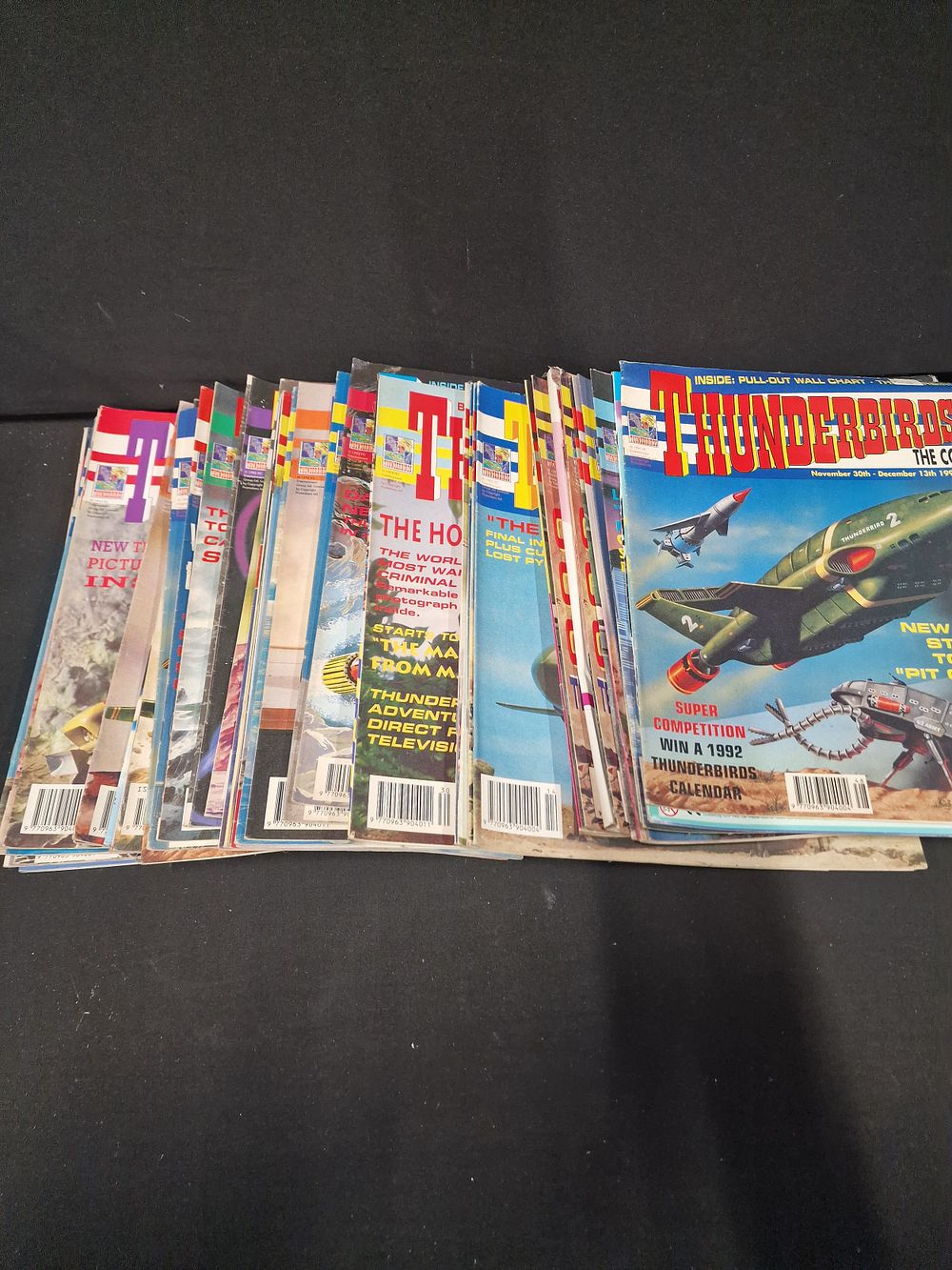 Lot 279: A large collection of collectable THUNDERBIRDs comic. Datedn1991...
