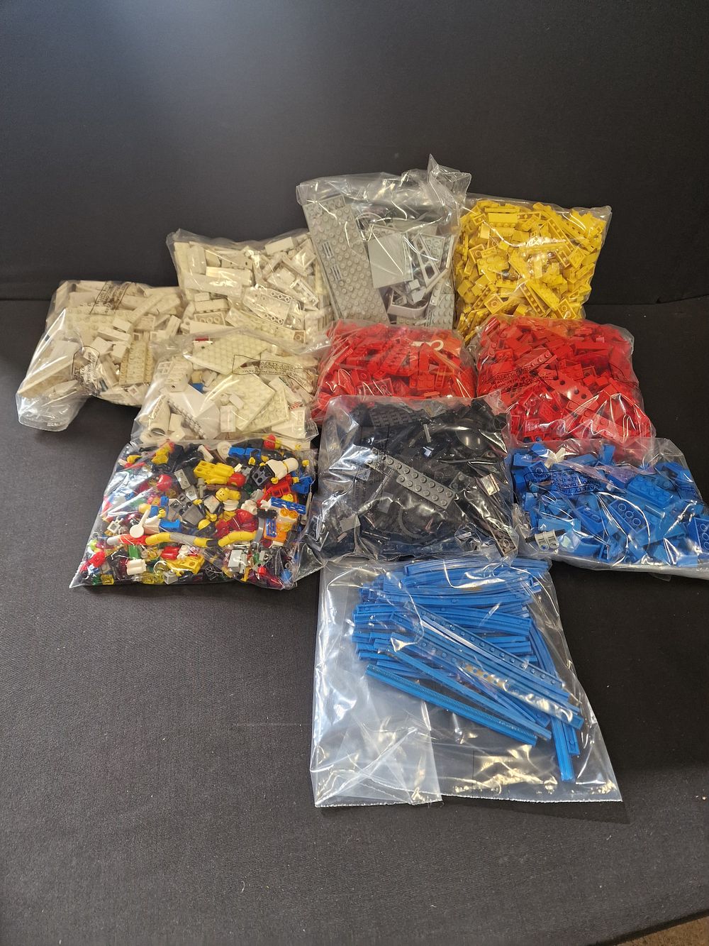 Lot 291: A large quantity of LEGO. Block and bags...