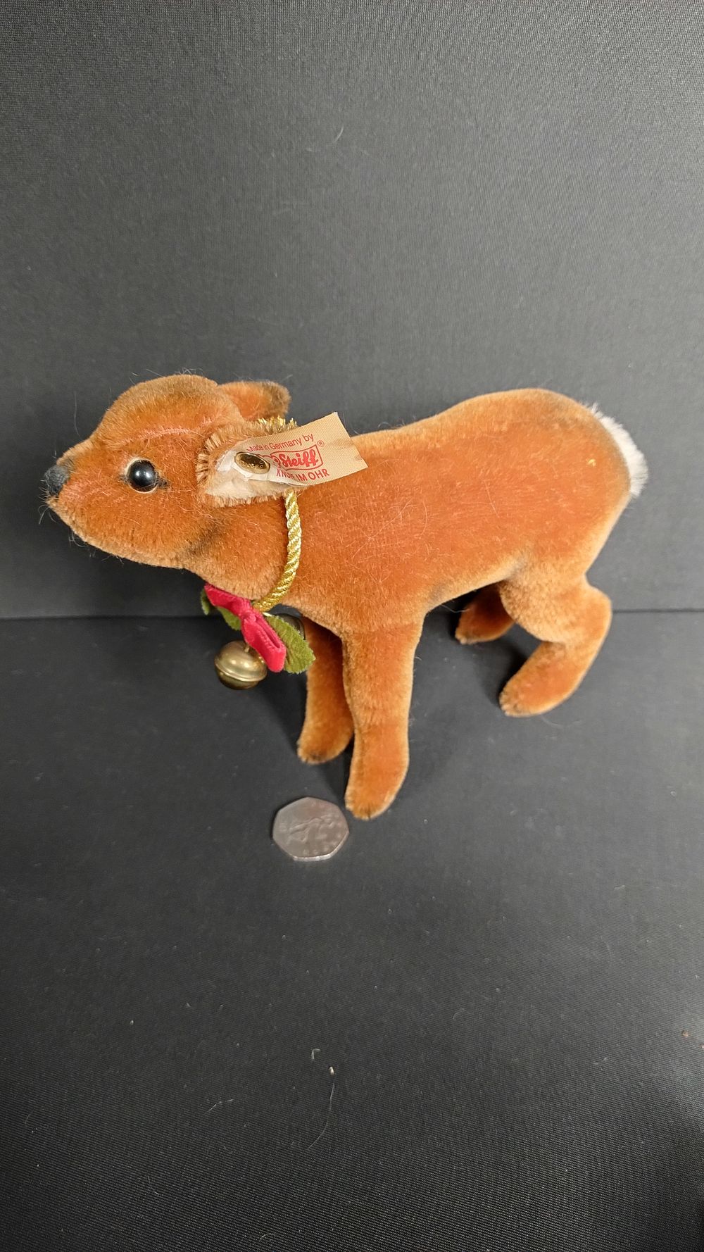 Lot 300: Steiff 2001 reindeer 6.5 x 7.5 with ear...