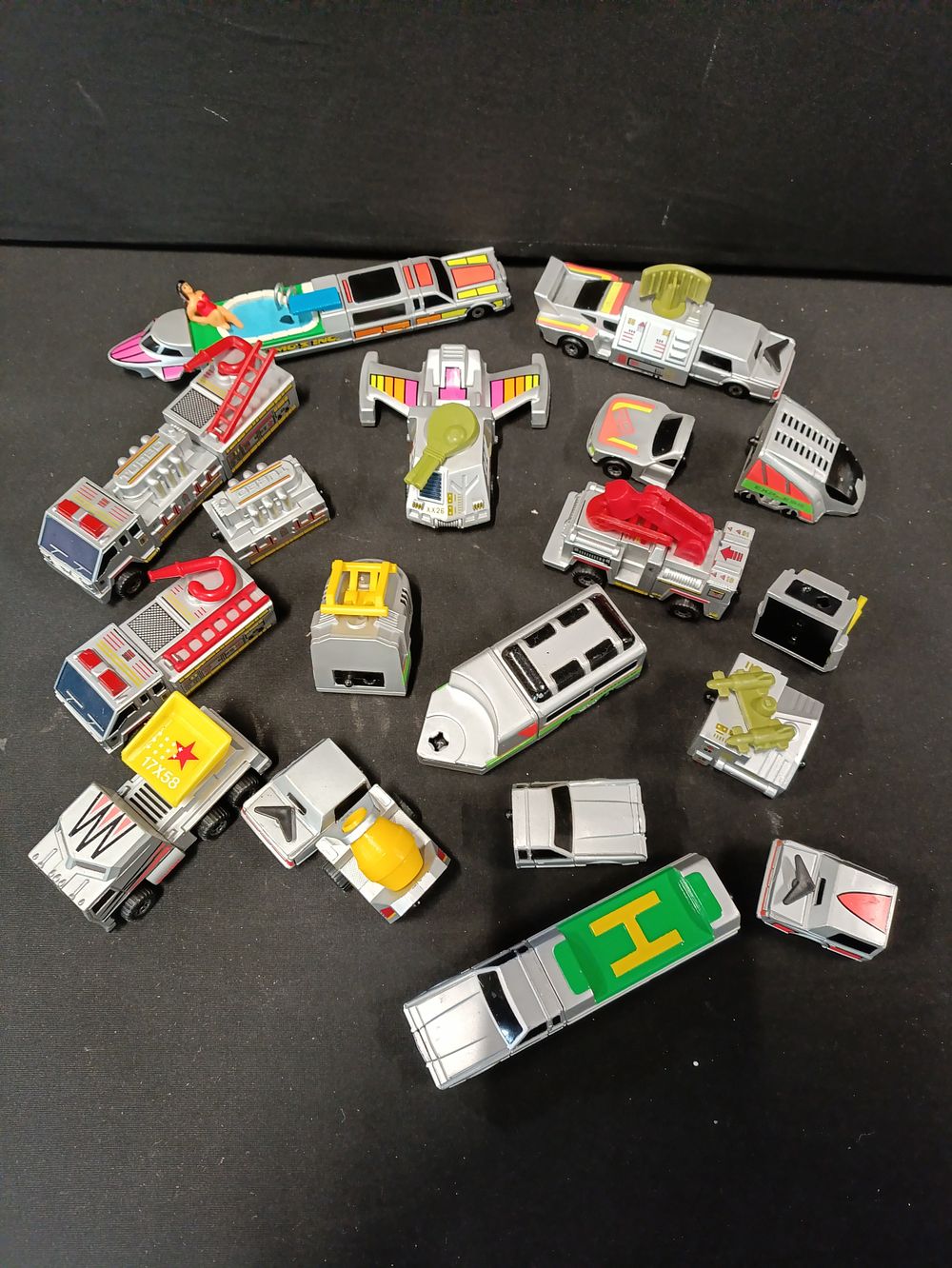 Lot 315: Collection of vintage matchbox connectable vehicles