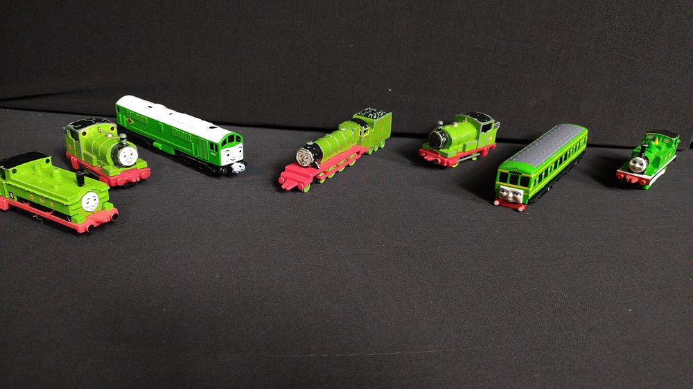 Lot 358: Seven Thomas the tank engine by Ertl co,...