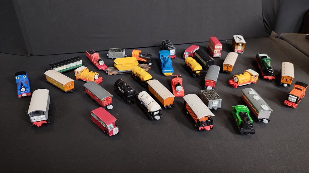 Lot 360: Selection of vintage 1990'sThomas the tank engine characters...