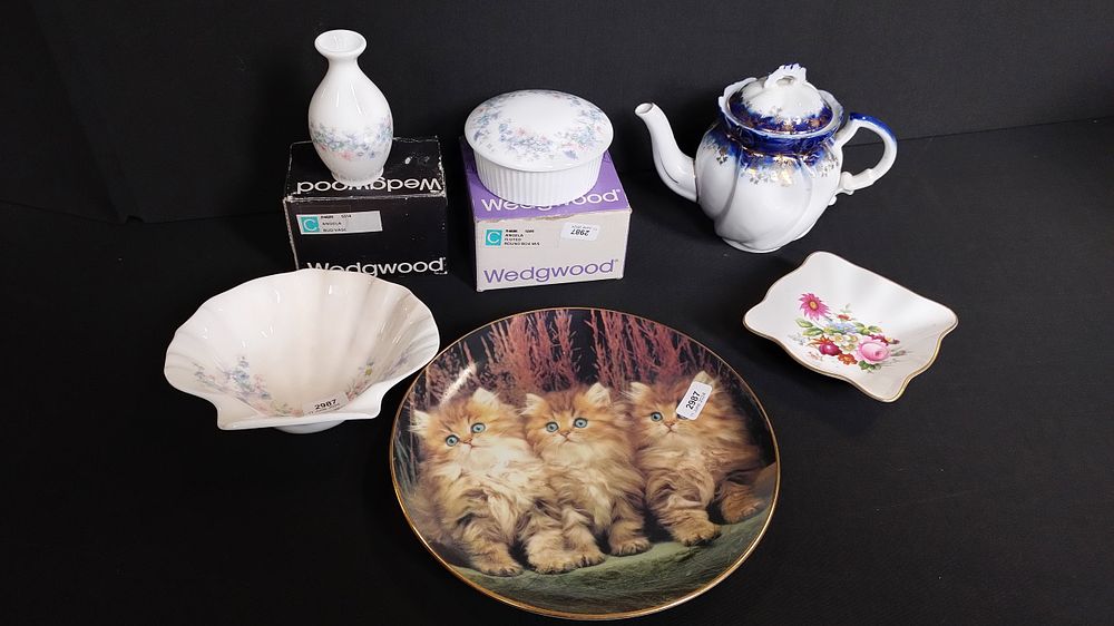 Lot 362: Wedgwood Angela items including bud vase, shell dish,...