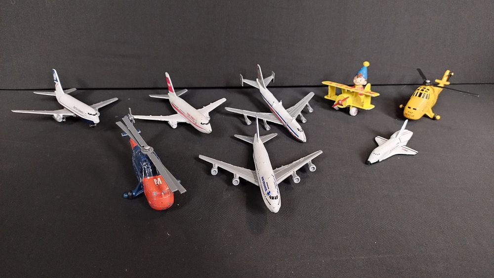 Lot 363: Collection of eight vintage Ertl co die cast...