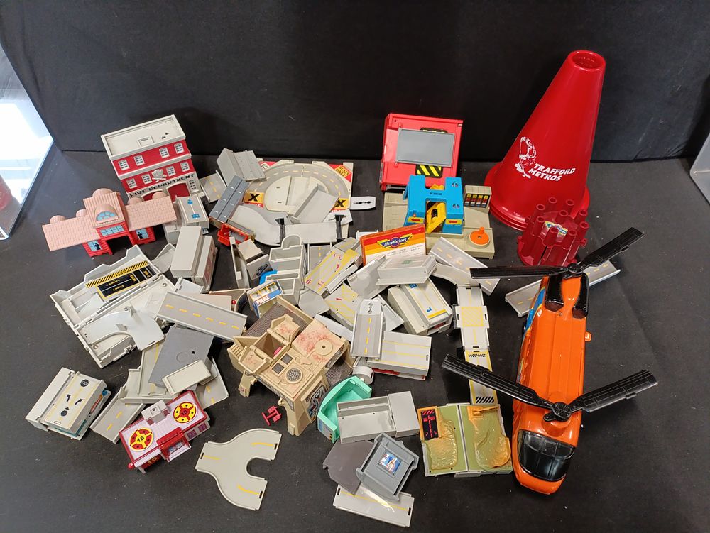 Lot 376: Mixed selection of buildings, roads, parts and accessories...