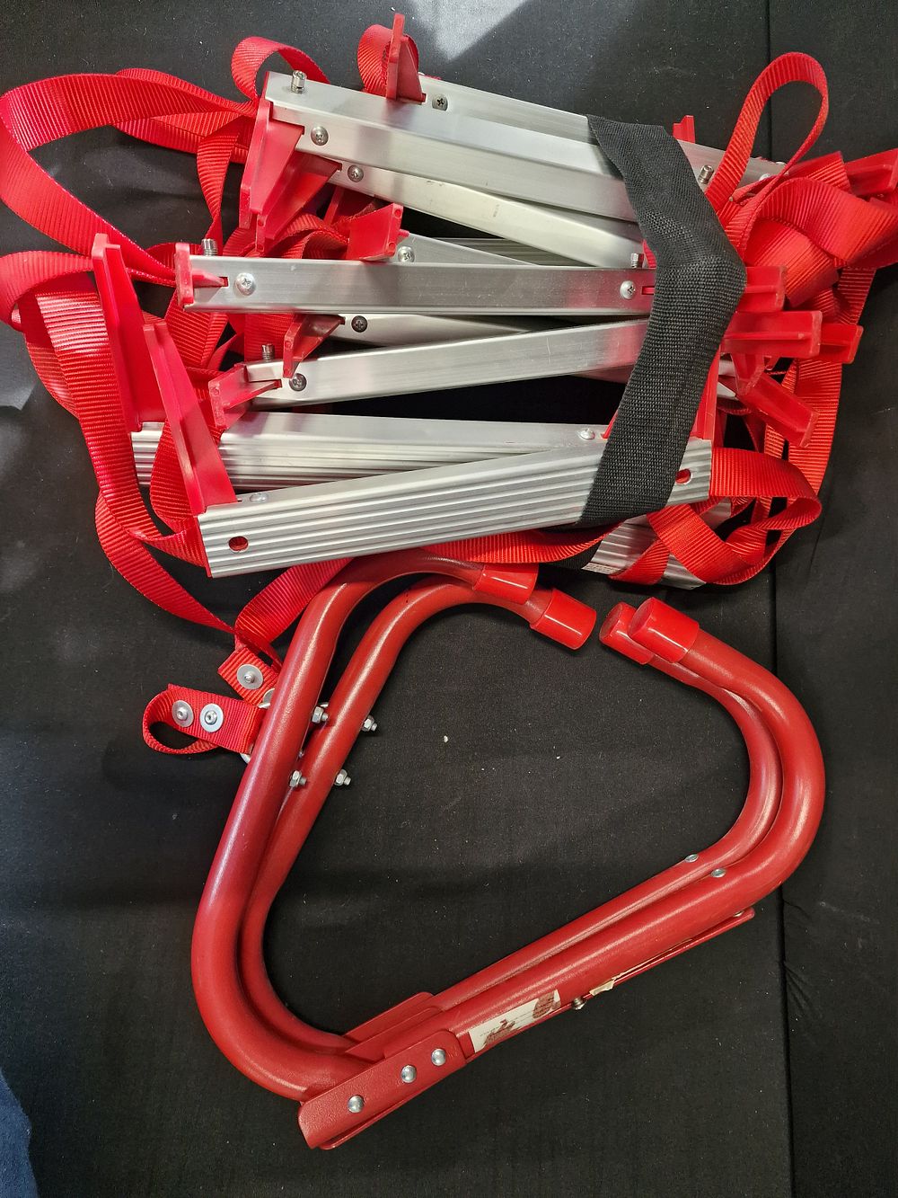 Lot 382: An extendable fire escape ladder.