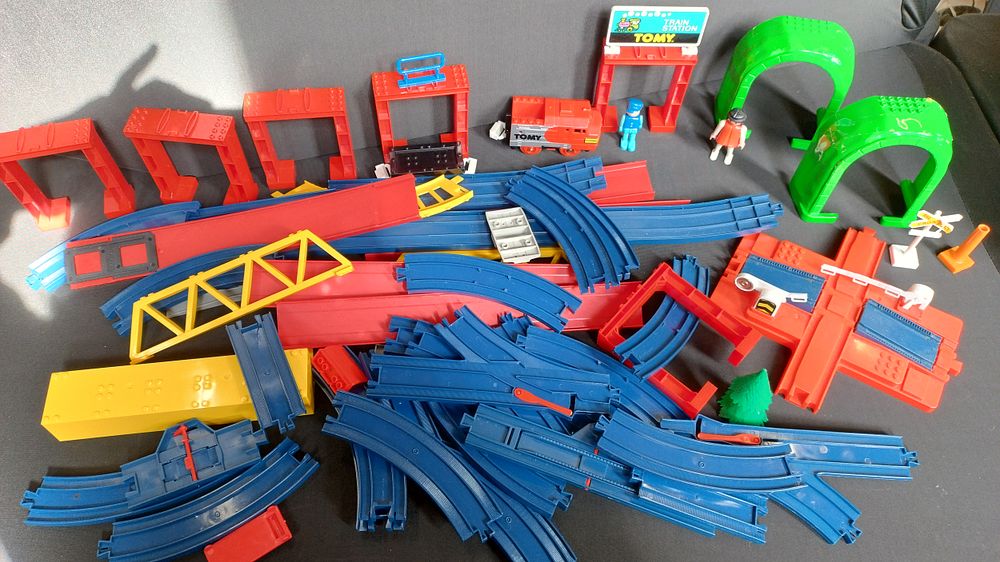 Lot 393: Vintage Tomy Train station, tracks stations train and...