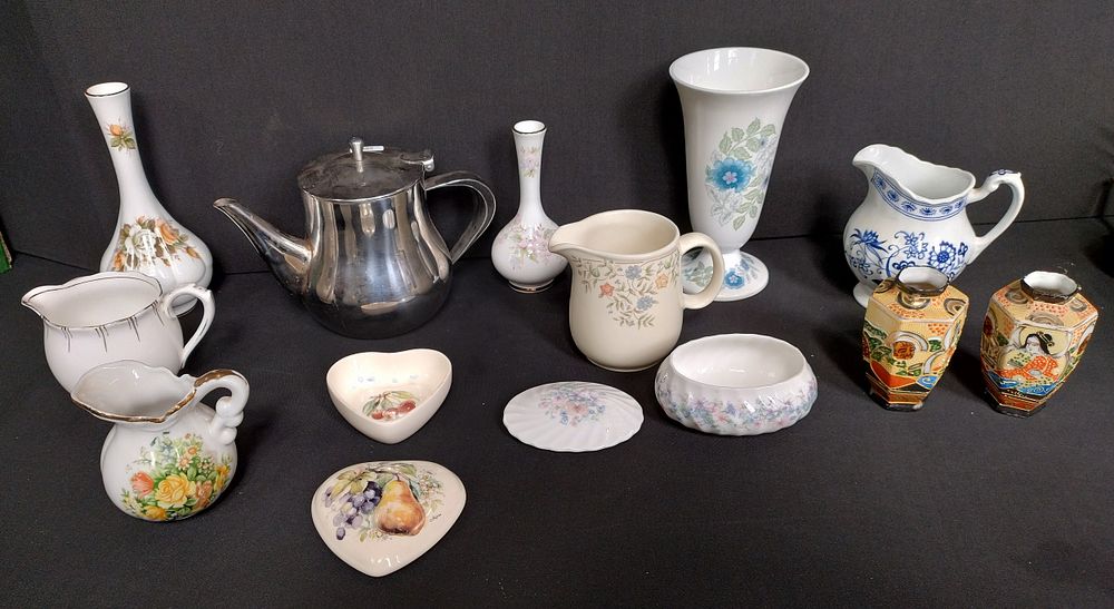 Lot 398: Various porcelain items including wedgwood,Rossware, Royal Albert, Meakin...
