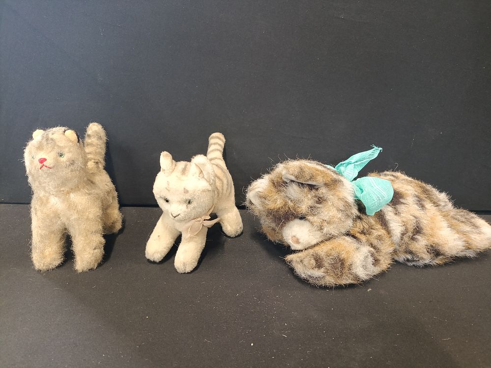 Lot 417: Three vintage tabby cats including a vintage Steiff...
