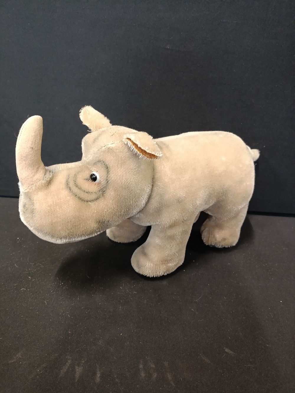 Lot 422: Vintage Steiff Nosy the Rhino