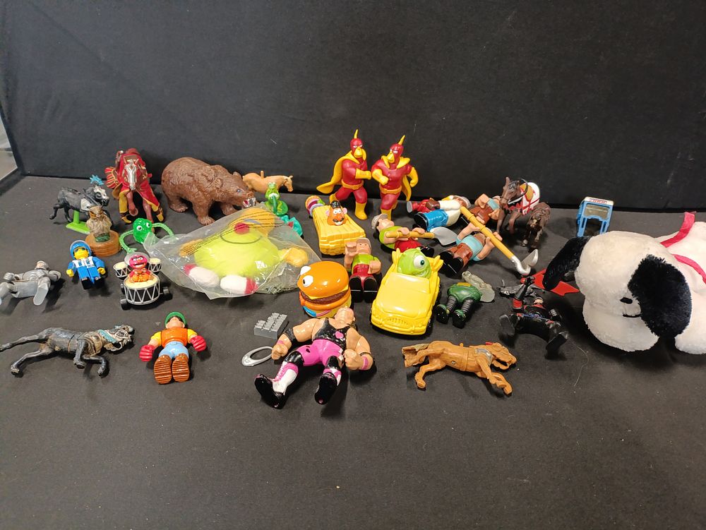 Lot 432: Collection of mostly vintage toys including Simpsons, Kermit...