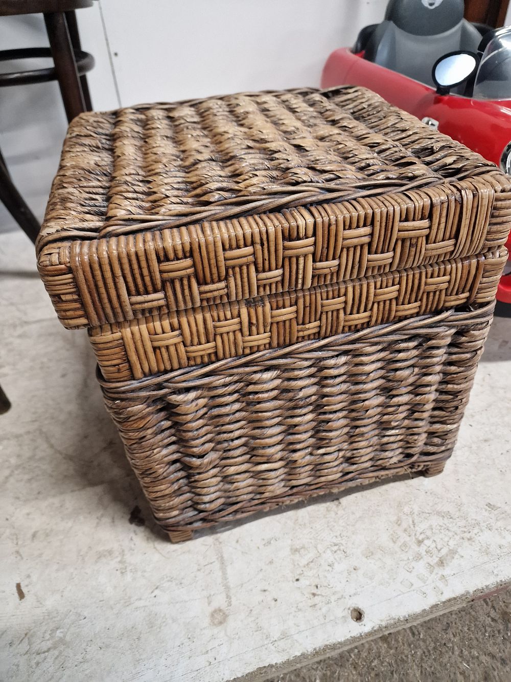 Lot 435: Hard Framed wicker storage basket. Measures 34c34x36cm