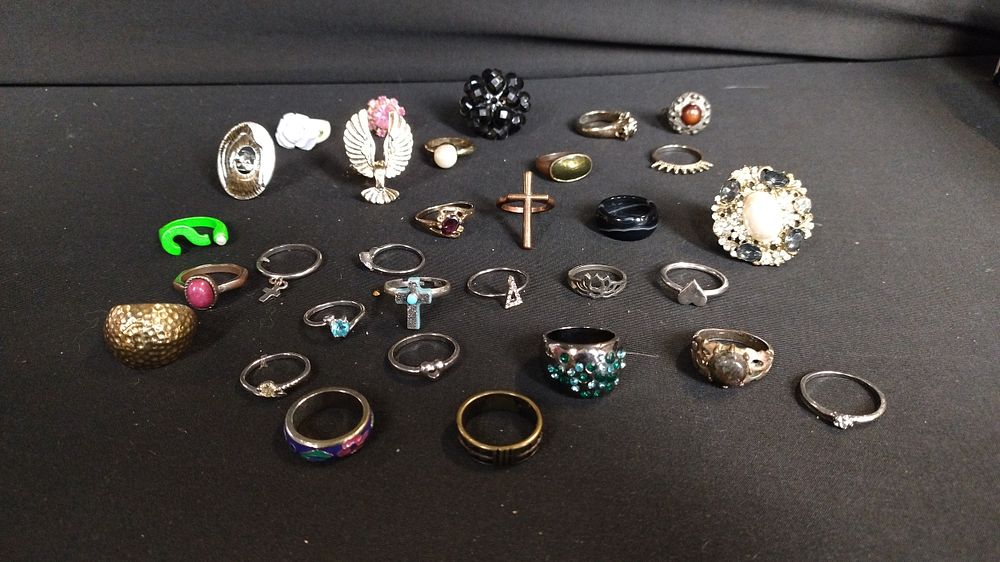 Lot 452: Selection of vintage and modern costume rings various...