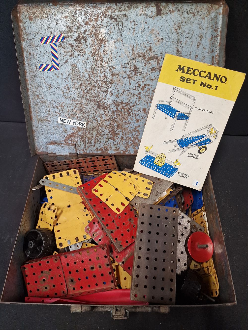 Lot 461: A collection of vintage MECCANO set no.1