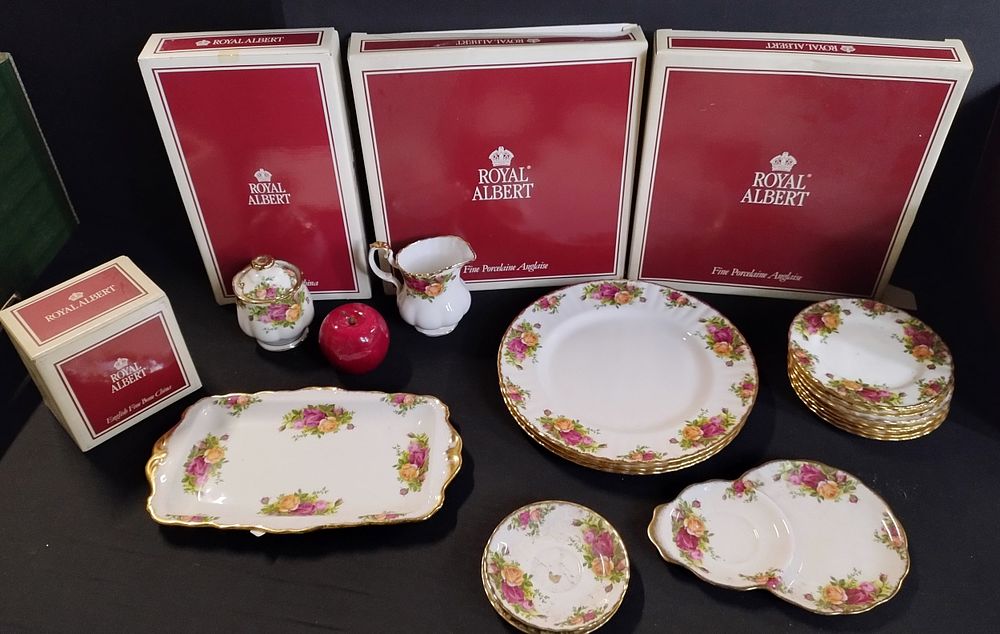 Lot 466: Royal Albert fine bone china, three plates, nine...