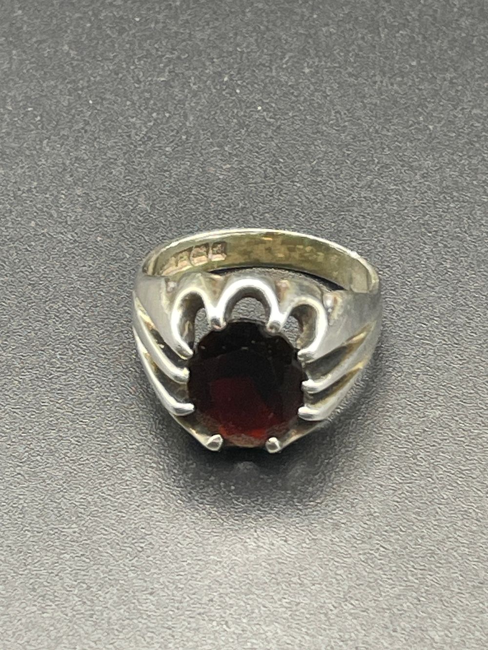 Lot 474: Mens Stirling silver fully hallmarked ring with Garnet...