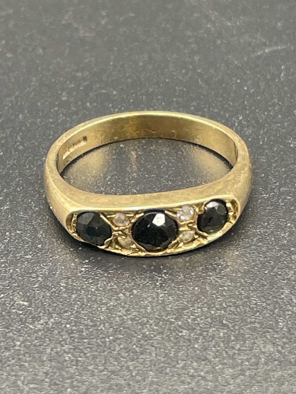 Lot 479: 9ct Gold ring with Black stones