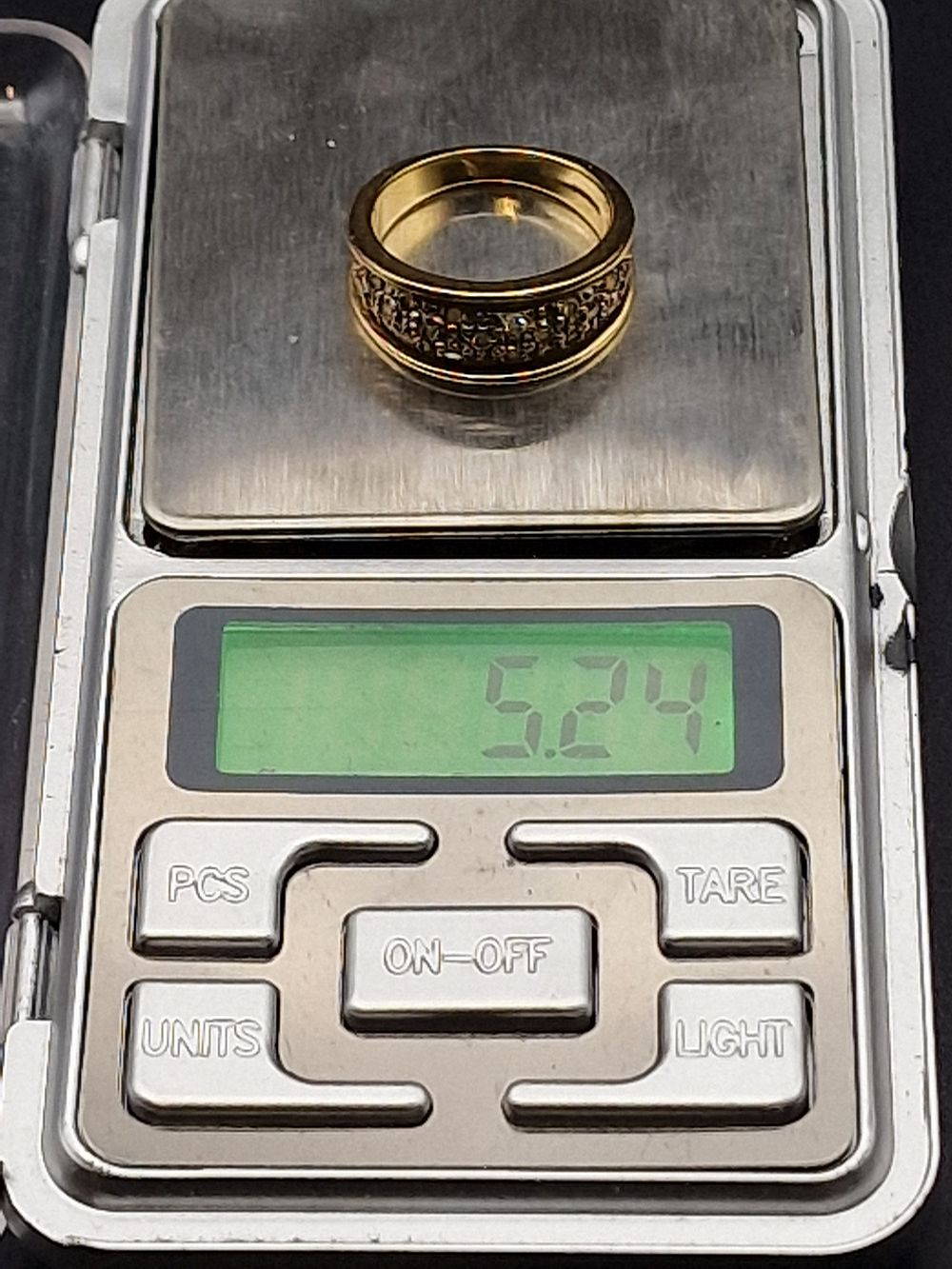 Lot 481: 9ct gold ladies ring. Thick band with cz...